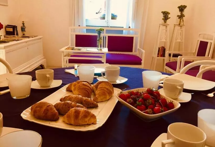 تختخواب و صبحانه Bianko Ecochic & L Angolo Di Levante