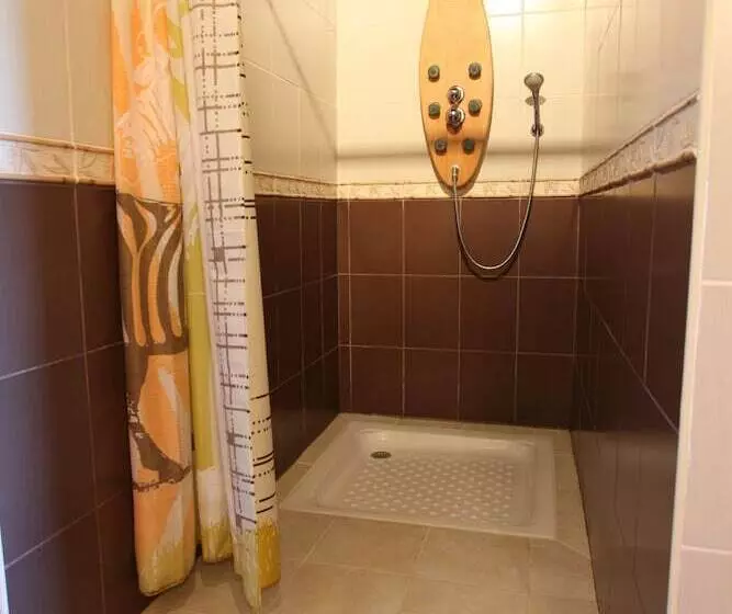 Aamiaismajoitus (B&B) Hébergements Insolites Domaine Arvor Spa