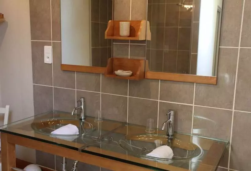 Aamiaismajoitus (B&B) Hébergements Insolites Domaine Arvor Spa