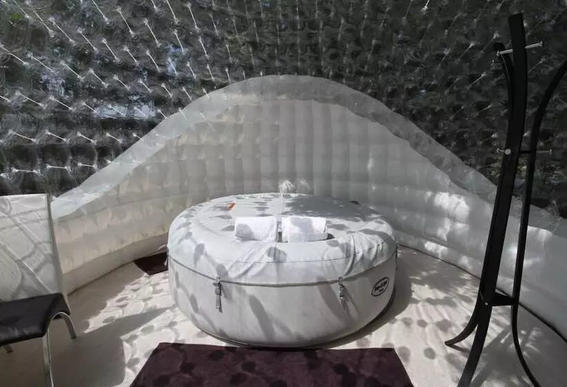 Aamiaismajoitus (B&B) Hébergements Insolites Domaine Arvor Spa