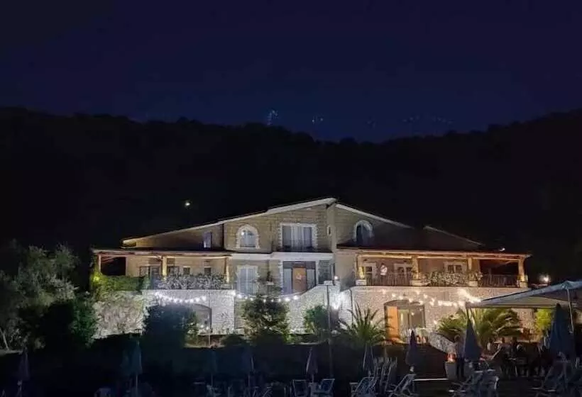 ベッドアンドブレックファースト Le Rocce