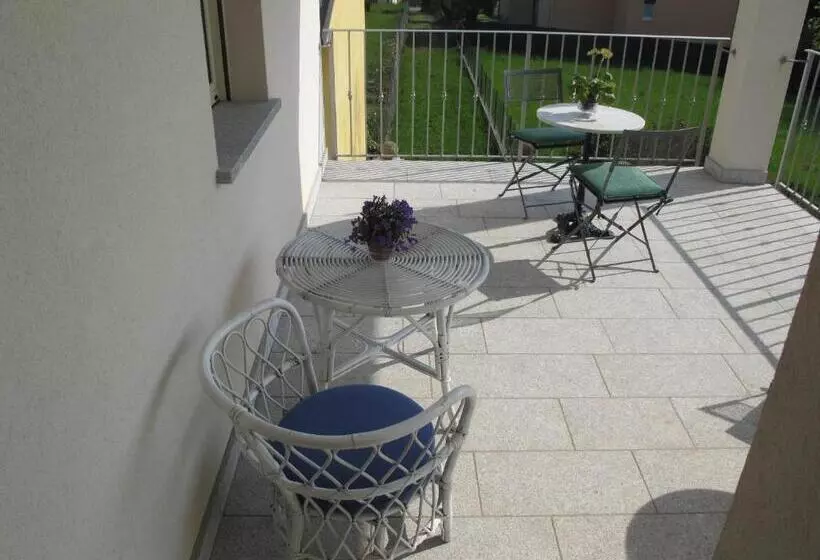 ベッドアンドブレックファースト Villa Emilia