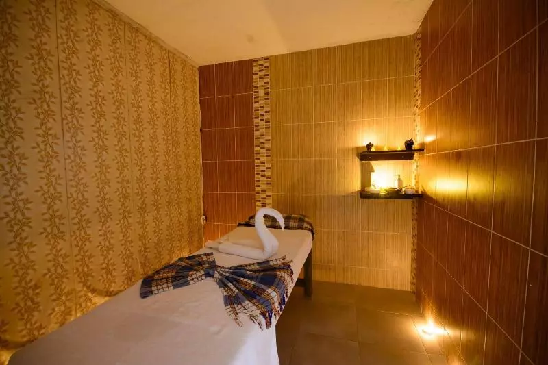 Hotelli Tiana Beach Resort