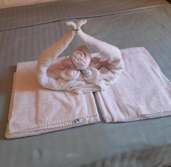 تختخواب و صبحانه Aziyz Camere