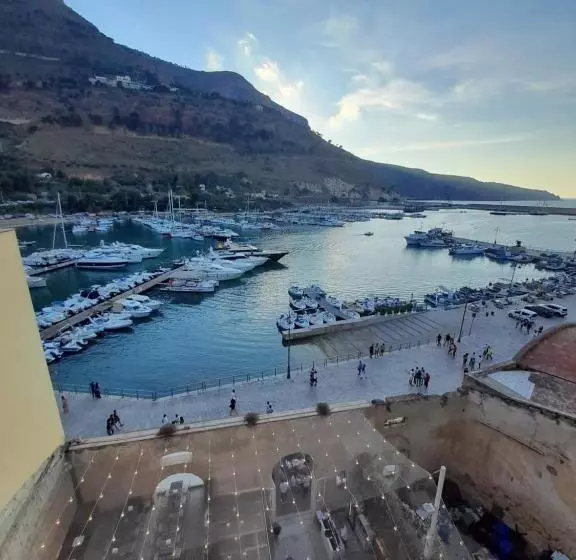 Aamiaismajoitus (B&B) Aziyz Camere