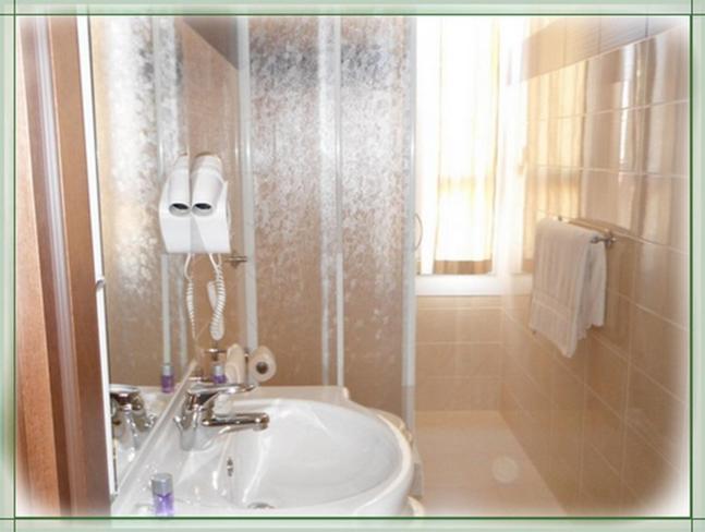 تختخواب و صبحانه Chiaro Di Luna Viale Italia