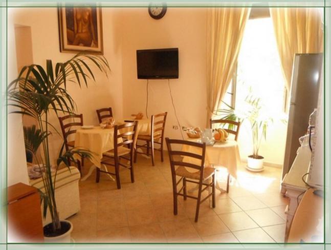 تختخواب و صبحانه Chiaro Di Luna Viale Italia