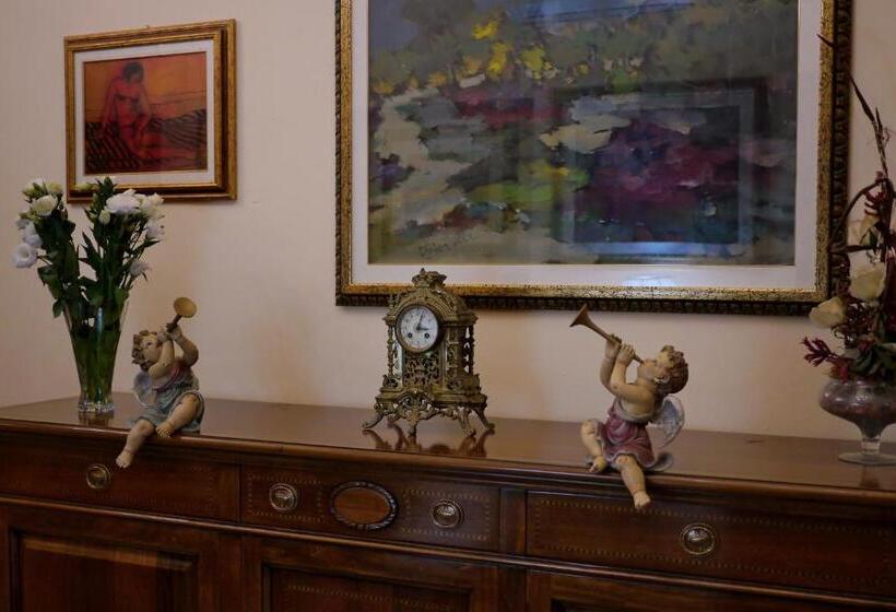 تختخواب و صبحانه Chiaro Di Luna Viale Italia