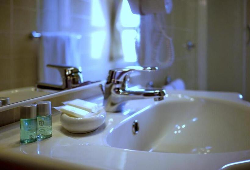 تختخواب و صبحانه Chiaro Di Luna Viale Italia