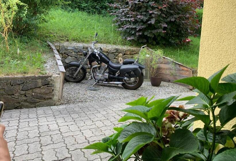 مبيت وإفطار Haus Lasaun