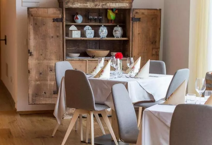 ホテル Berggasthof Häusler