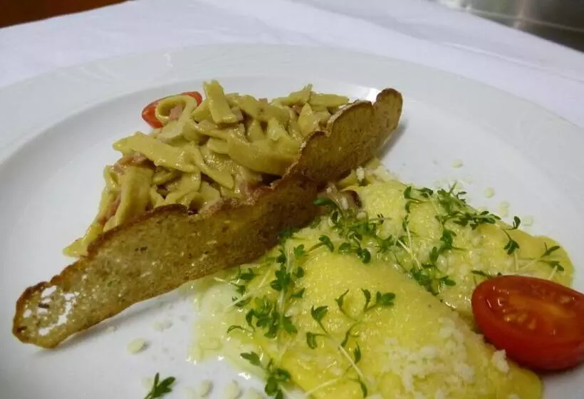 ホテル Berggasthof Häusler