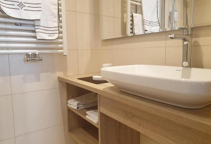 בית מלון כפרי Garni Le Chalet