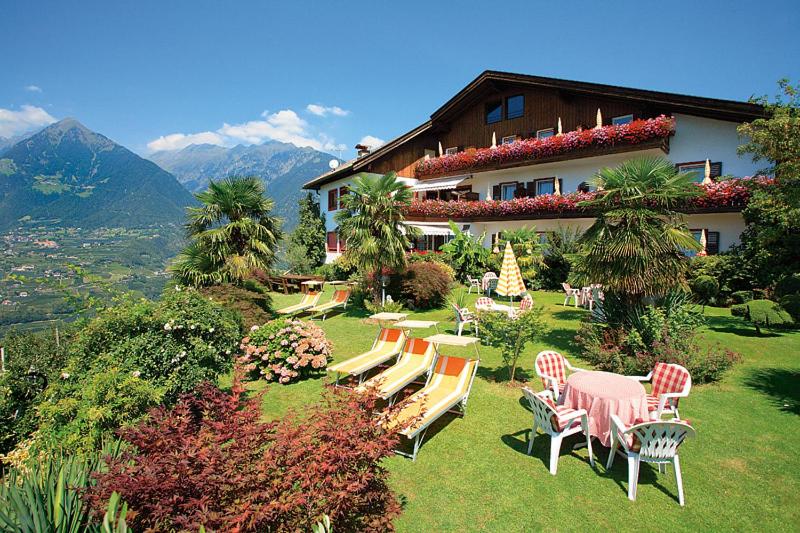 هتل Pension Zum Burggräfler