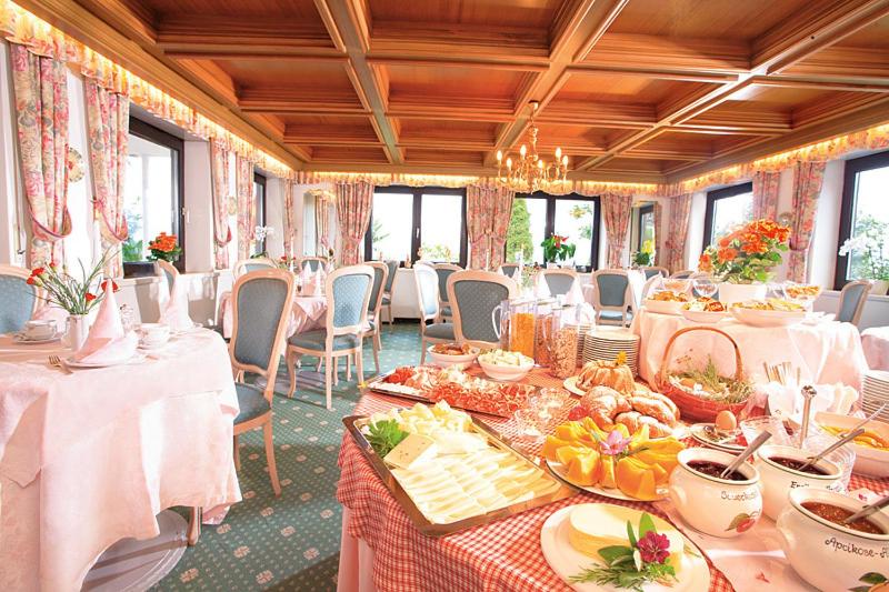 هتل Pension Zum Burggräfler