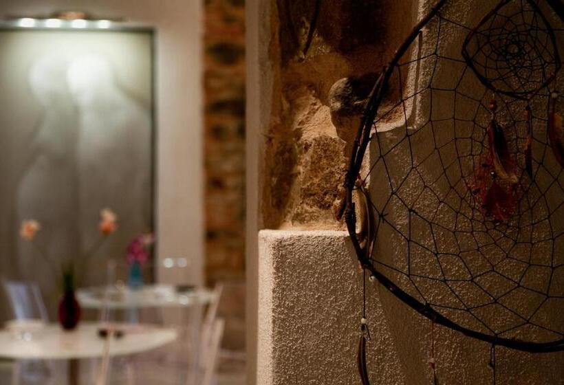 ベッドアンドブレックファースト Art Boutique Hotel Acchiappasogni