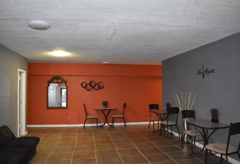 モーテル Woodfield Inn And Suites