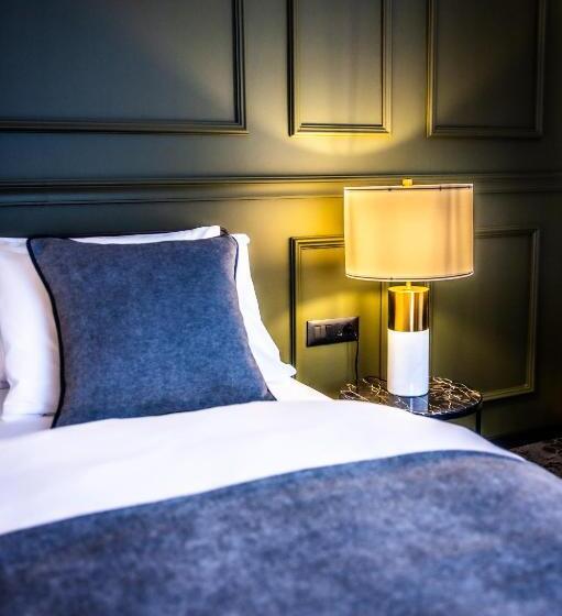 هتل Apeiro City Avant Garde