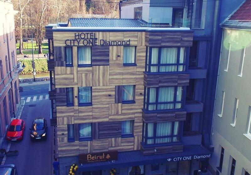 هتل Apeiro City Avant Garde