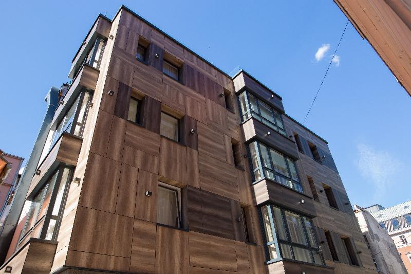 هتل Apeiro City Avant Garde