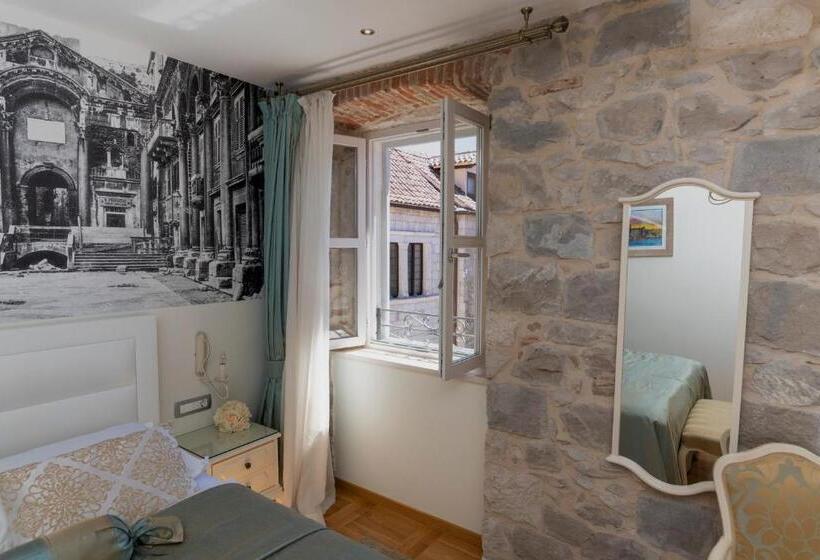 هتل Gothic Palace Heritage