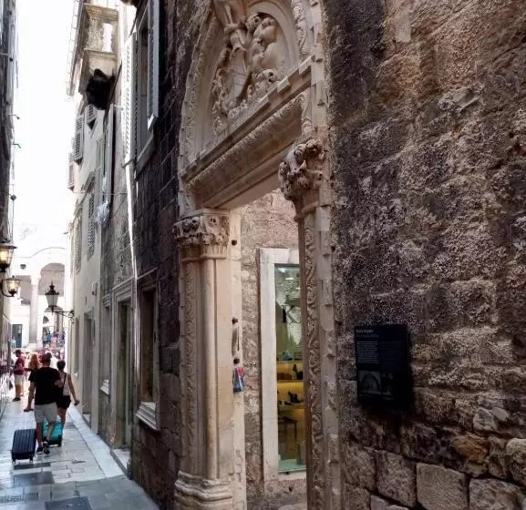هتل Gothic Palace Heritage