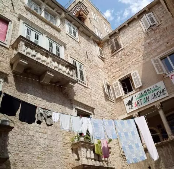 هتل Gothic Palace Heritage