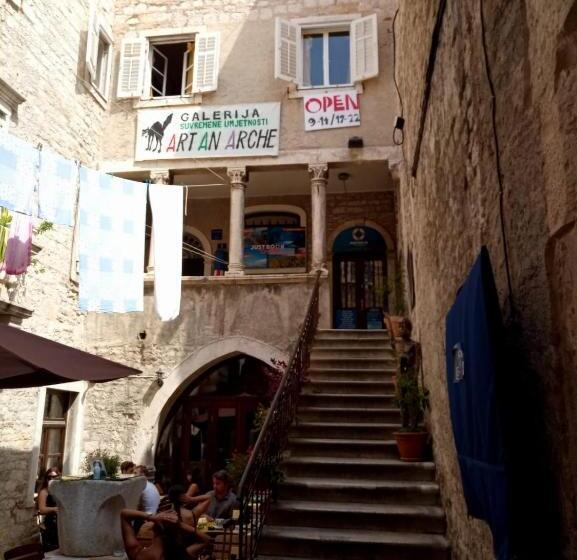 هتل Gothic Palace Heritage