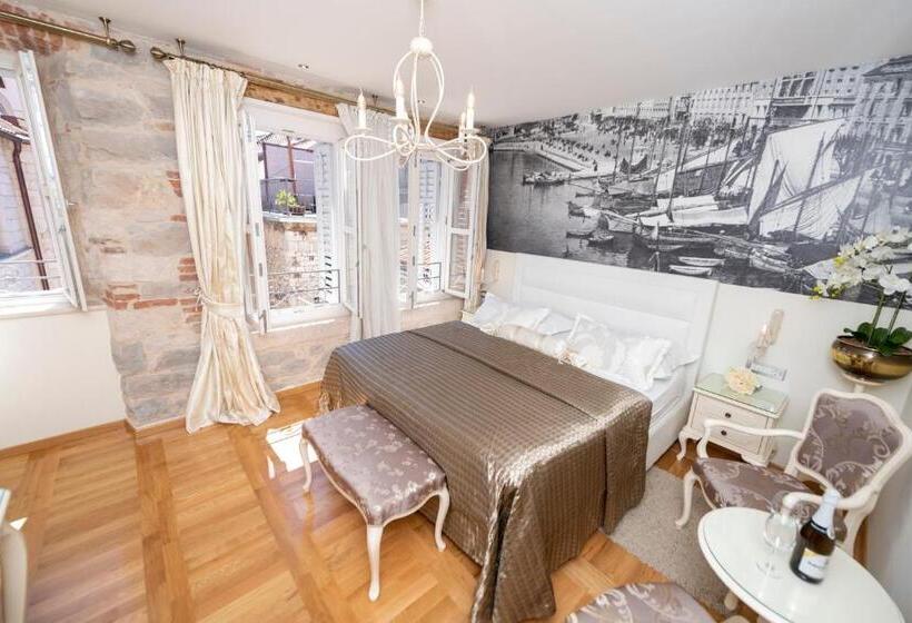 هتل Gothic Palace Heritage