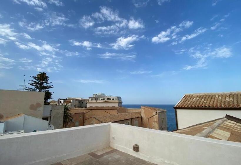 בית מלון כפרי Lanterne Magiche Ortigia Suites