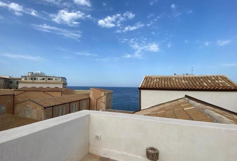 בית מלון כפרי Lanterne Magiche Ortigia Suites