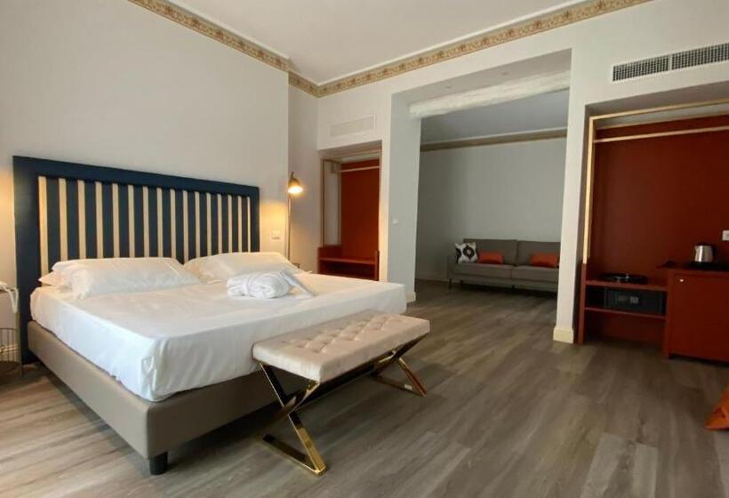 בית מלון כפרי Lanterne Magiche Ortigia Suites