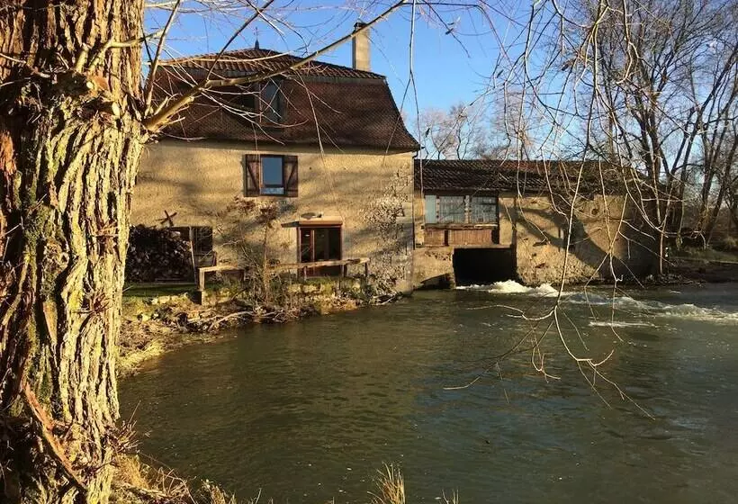 Hotelli Logis Hôtel Le Chantoiseau