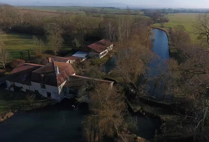 Hotelli Logis Hôtel Le Chantoiseau