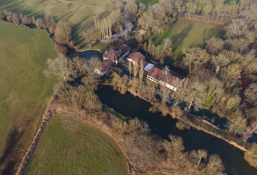 Отель Logis Hôtel Le Chantoiseau