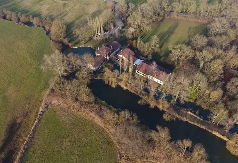 Hotelli Logis Hôtel Le Chantoiseau