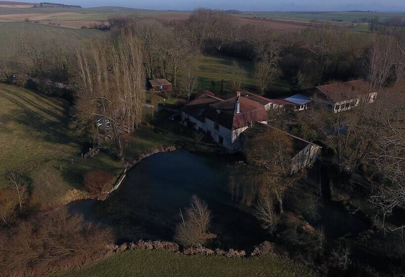 Отель Logis Hôtel Le Chantoiseau