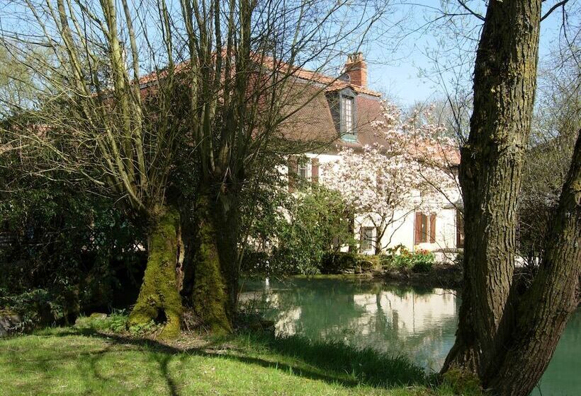 Отель Logis Hôtel Le Chantoiseau