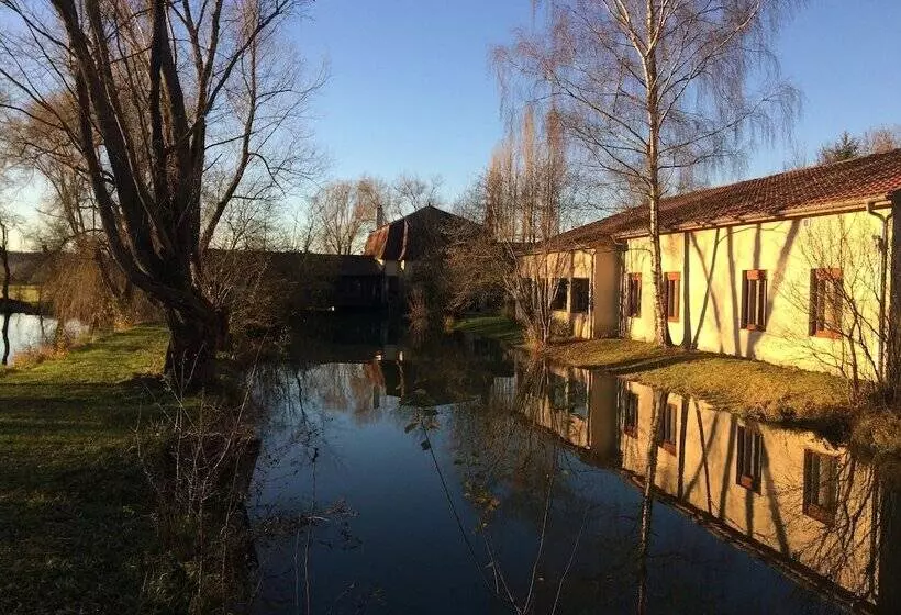 Hotelli Logis Hôtel Le Chantoiseau