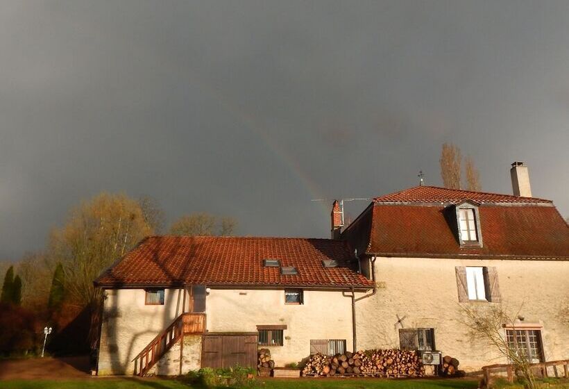 Отель Logis Hôtel Le Chantoiseau