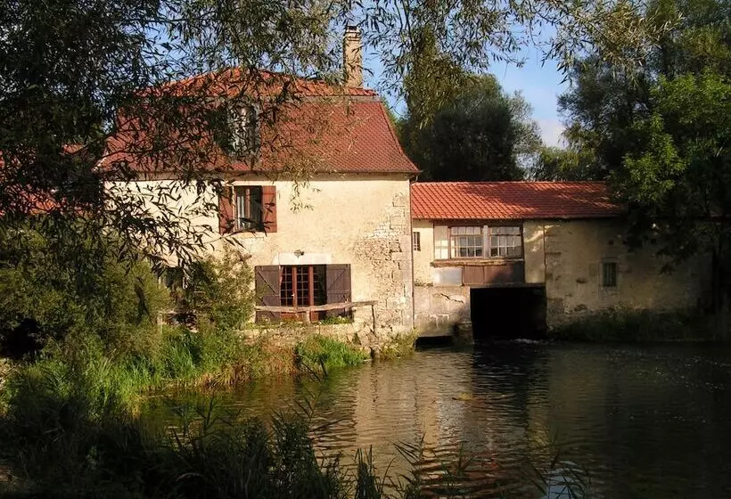 Hotelli Logis Hôtel Le Chantoiseau