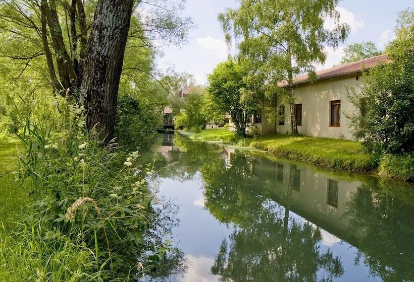 Отель Logis Hôtel Le Chantoiseau