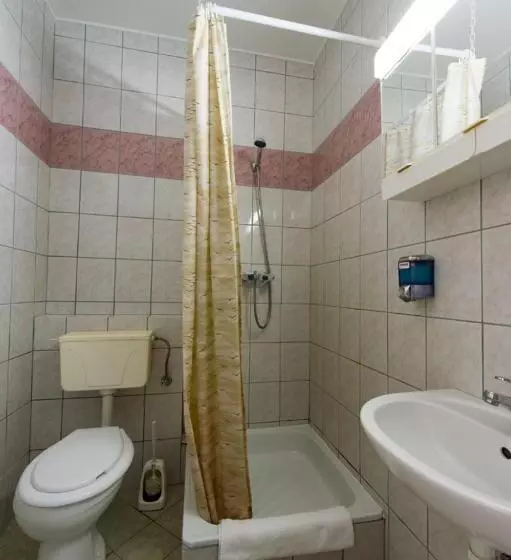 هتل Nostra