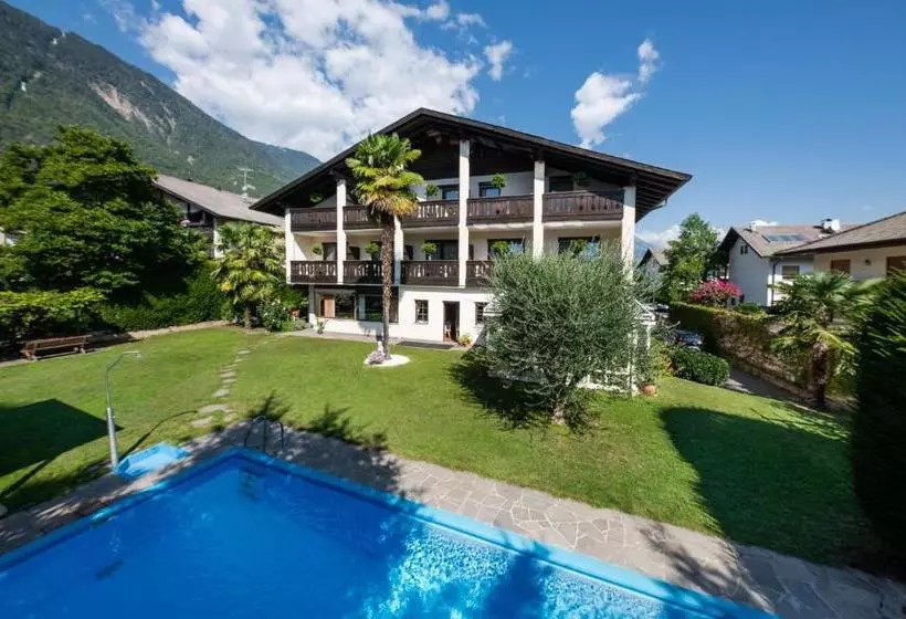 Hotelli Pension Weingarten