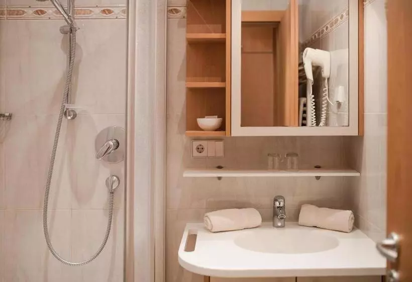 Hotelli Pension Weingarten