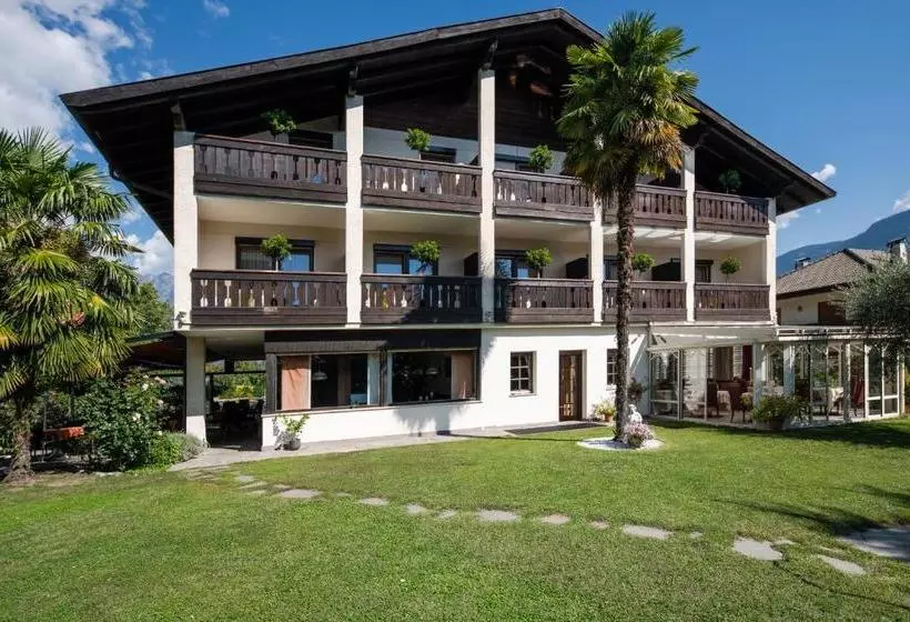 Hotelli Pension Weingarten