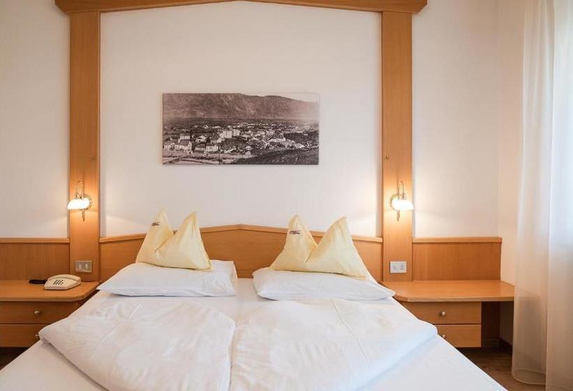 ホテル Pension Weingarten