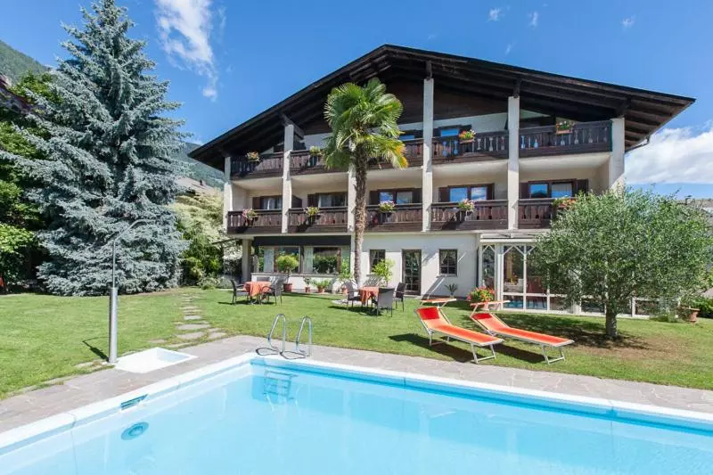 Hotelli Pension Weingarten