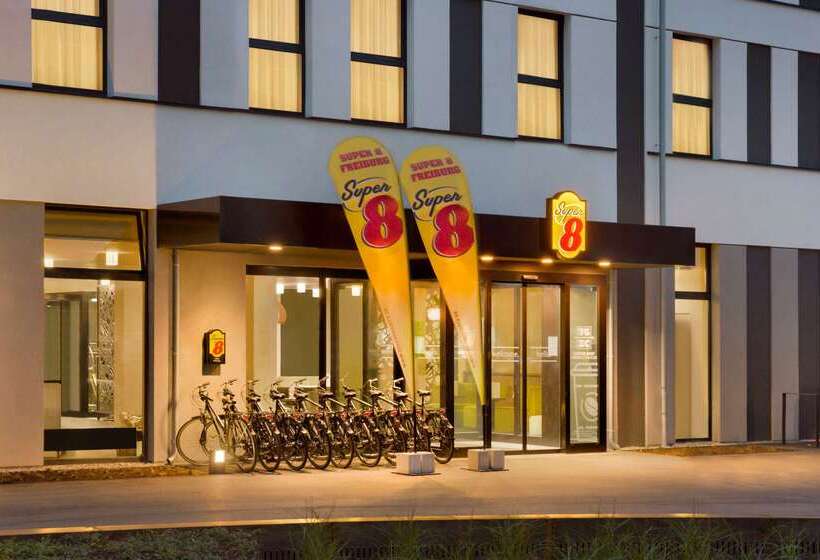 בית מלון כפרי Super 8 Freiburg