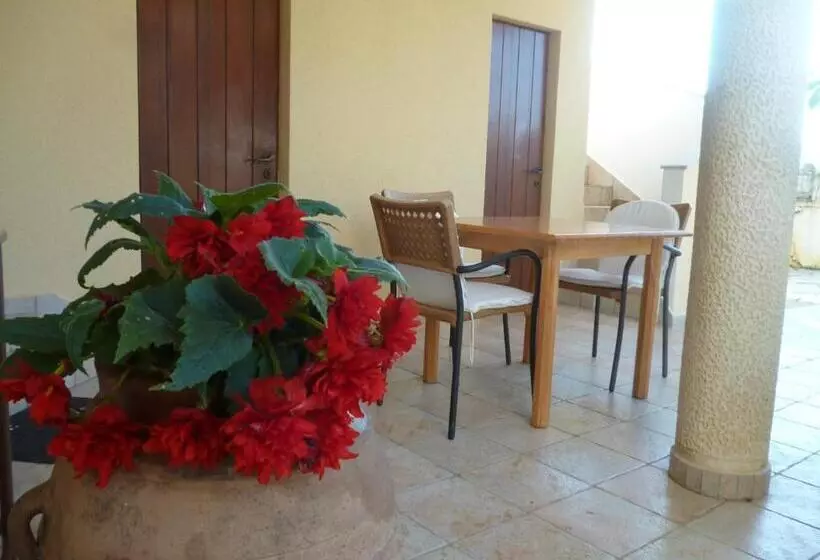 ベッドアンドブレックファースト Bed&breakfast Vanni